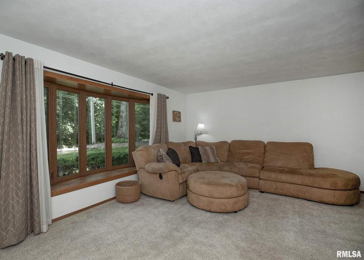 2639 1st St., East Moline, IL 61244