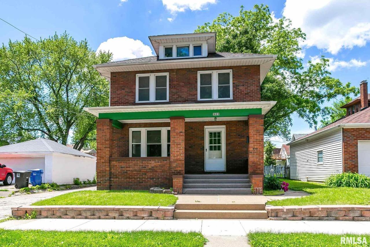 1809 9th St., Moline, IL 62165