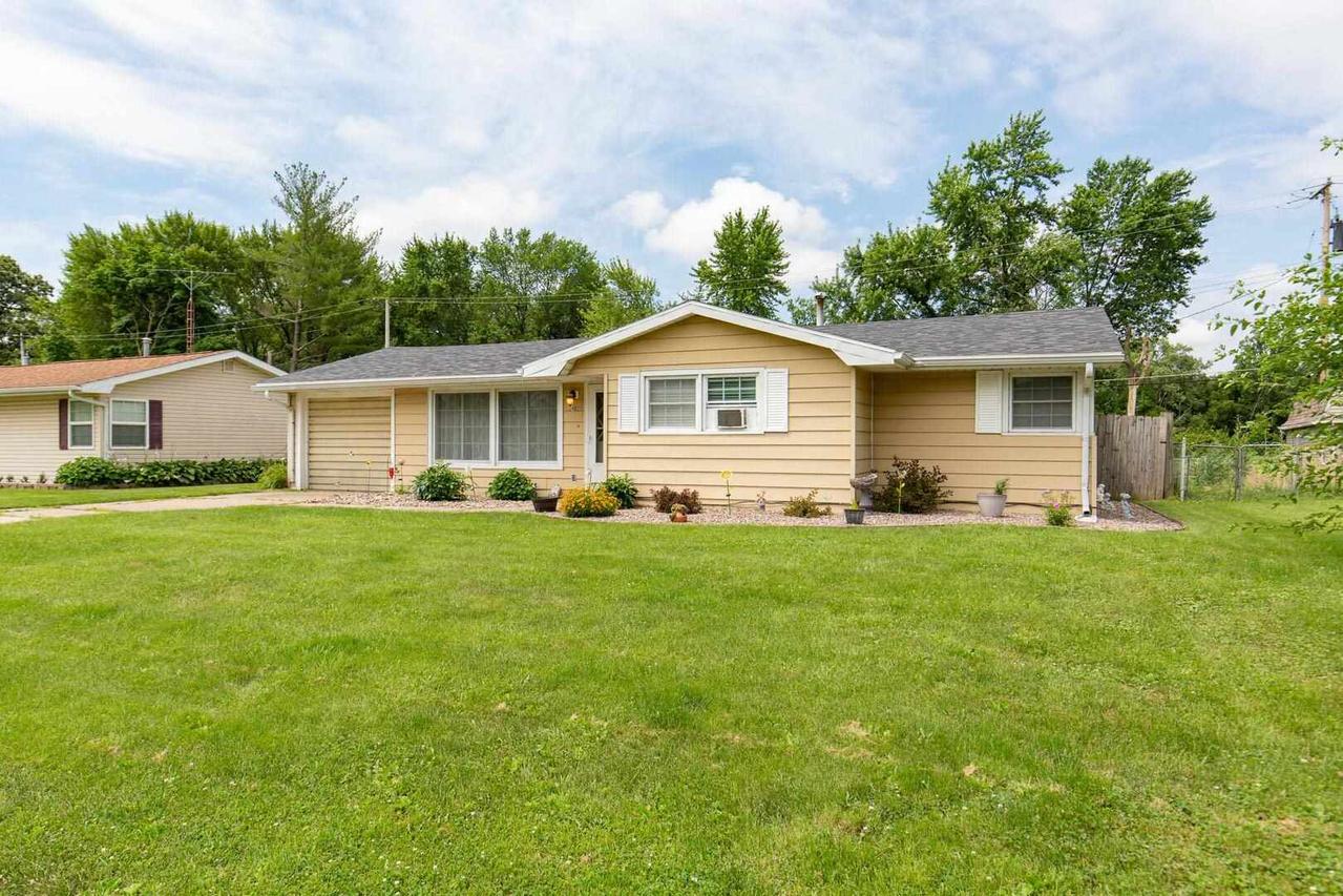 2402 8th St., Silvis, IL 61282