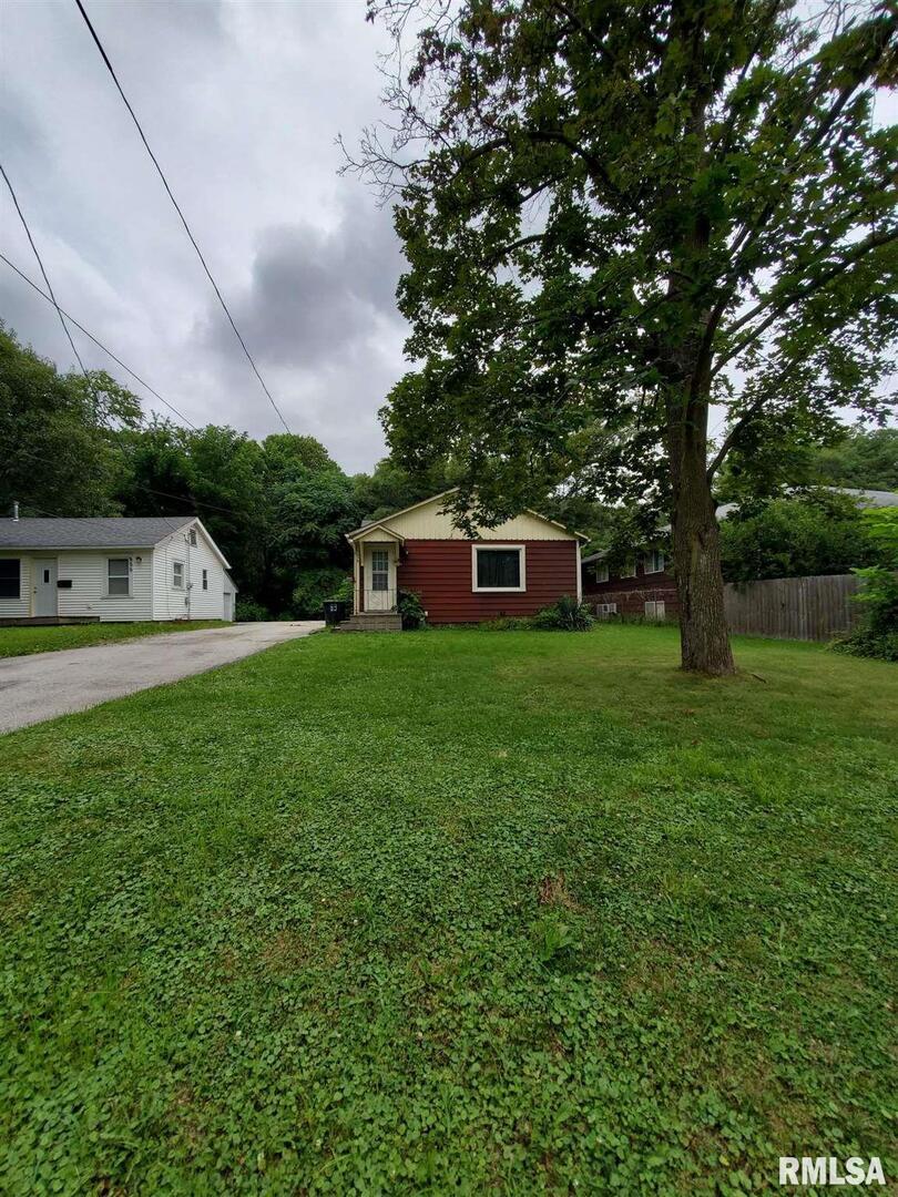 819 54th St. #B, Moline, IL 61265