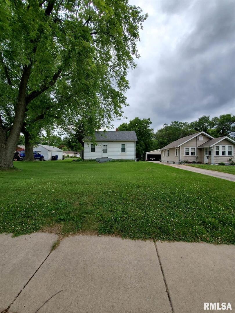 1213 53rd St., Moline, IL 61265