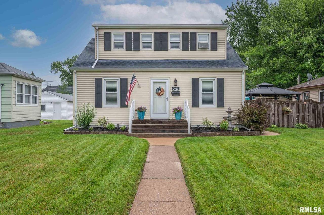 2043 36th St., Rock Island, IL 61201