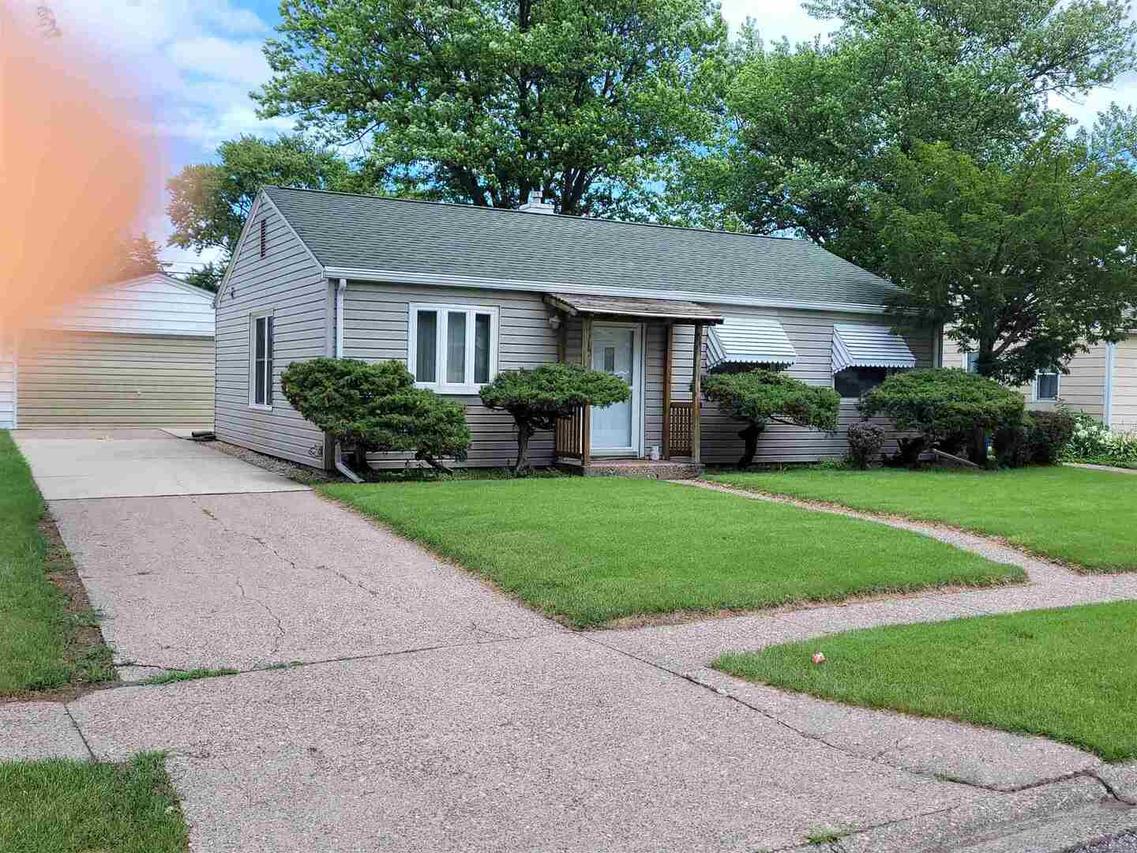 3821 10th Avenue Pl., Moline, IL 61265