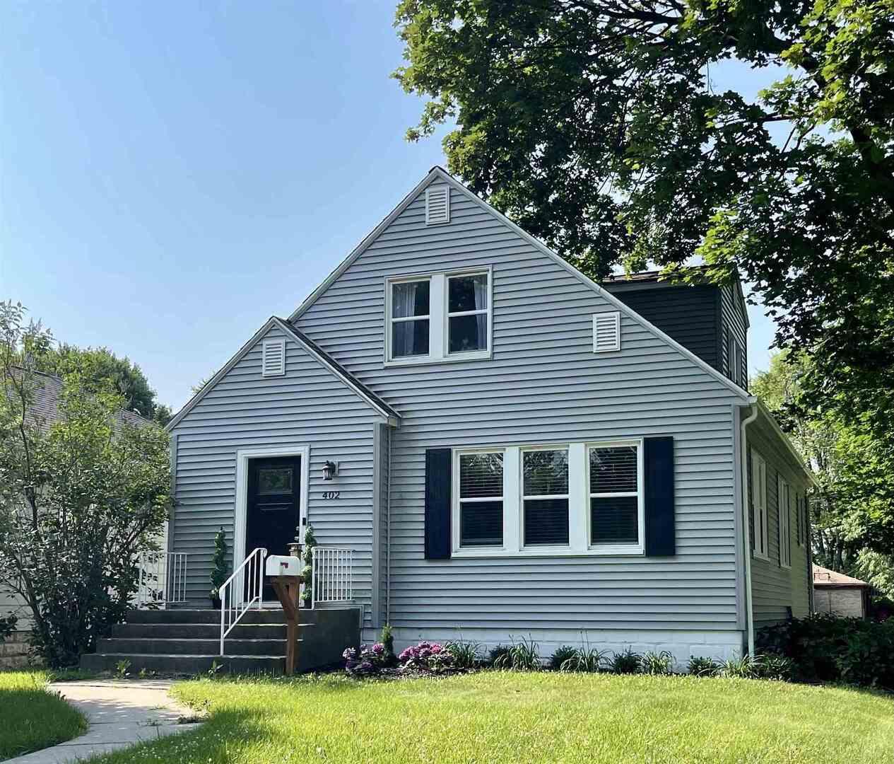 402 27th Ave., Moline, IL 61265