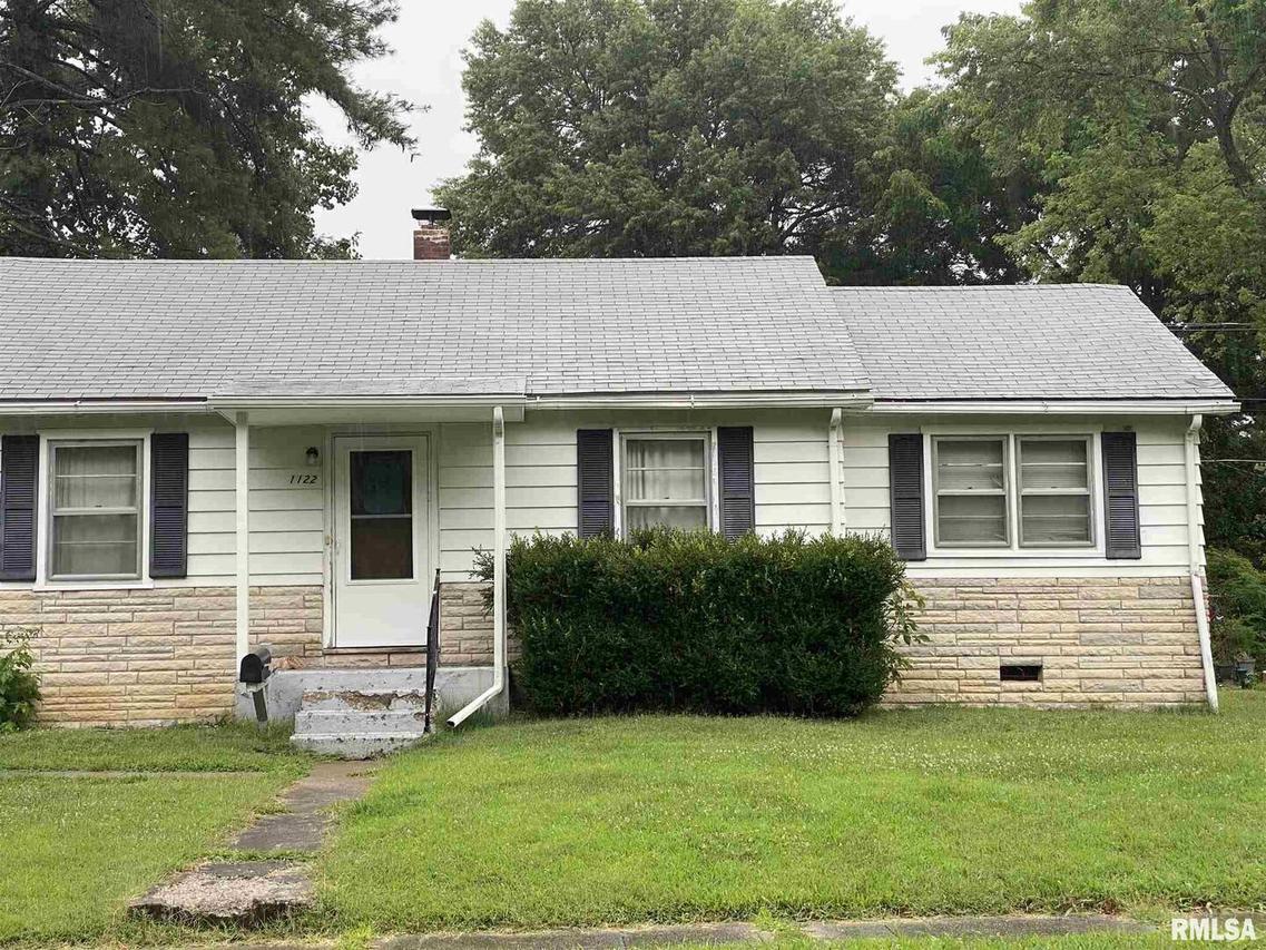 1122 W Walkup St., Carbondale, IL 62901