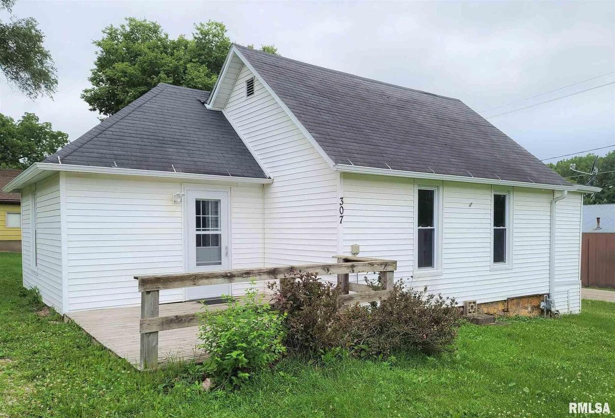 307 N Church St., Albany, IL 61230