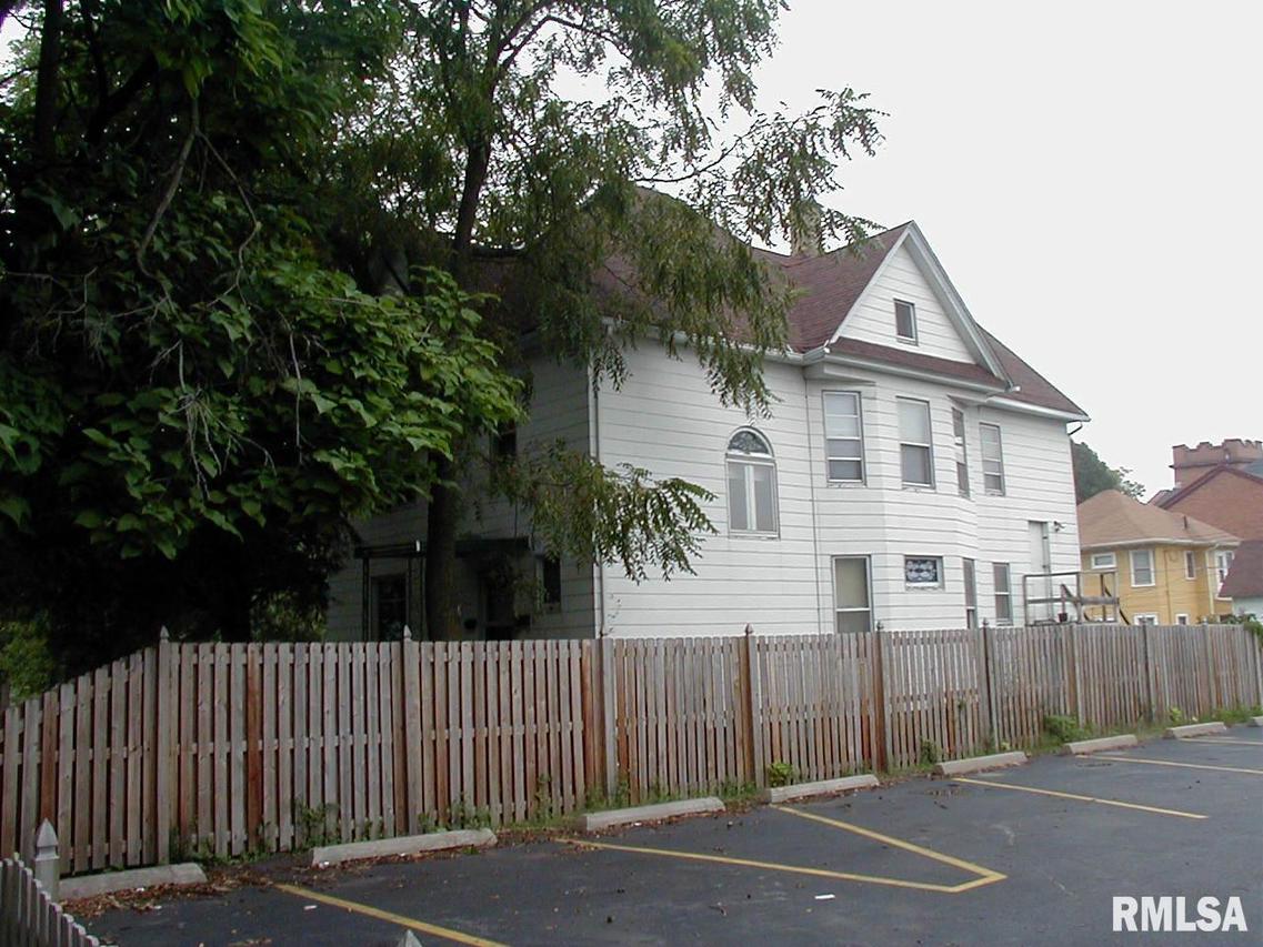 4307 8th Ave., Rock Island, IL 61201