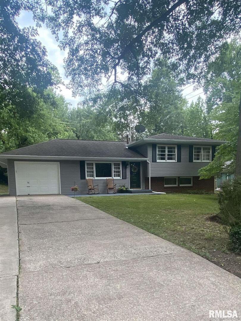 1503 W Freeman St., Carbondale, IL 62901