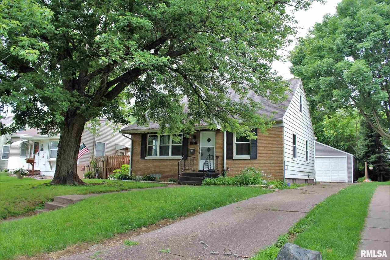 1727 13th Ave., Moline, IL 61265