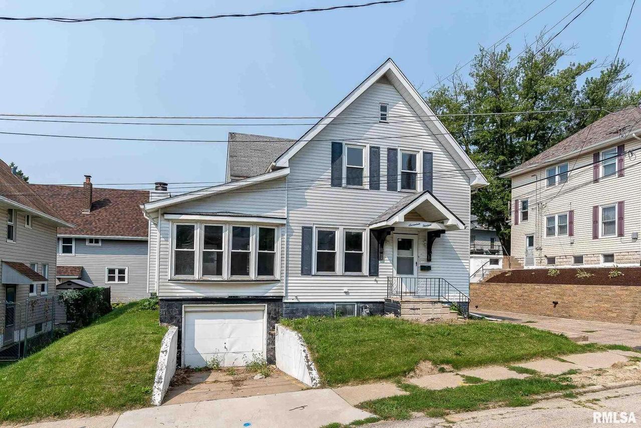 1713 18th St. #A, Moline, IL 61265