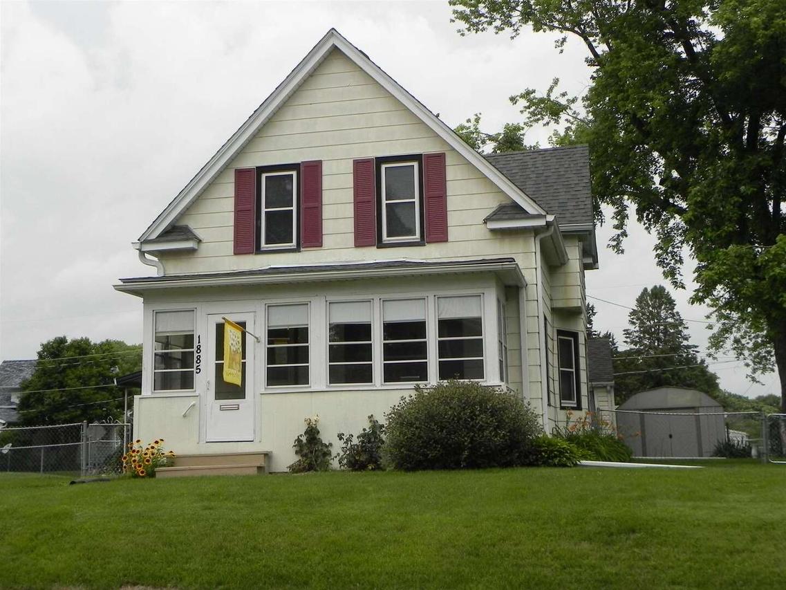 1885 22nd Ave., Moline, IL 61265