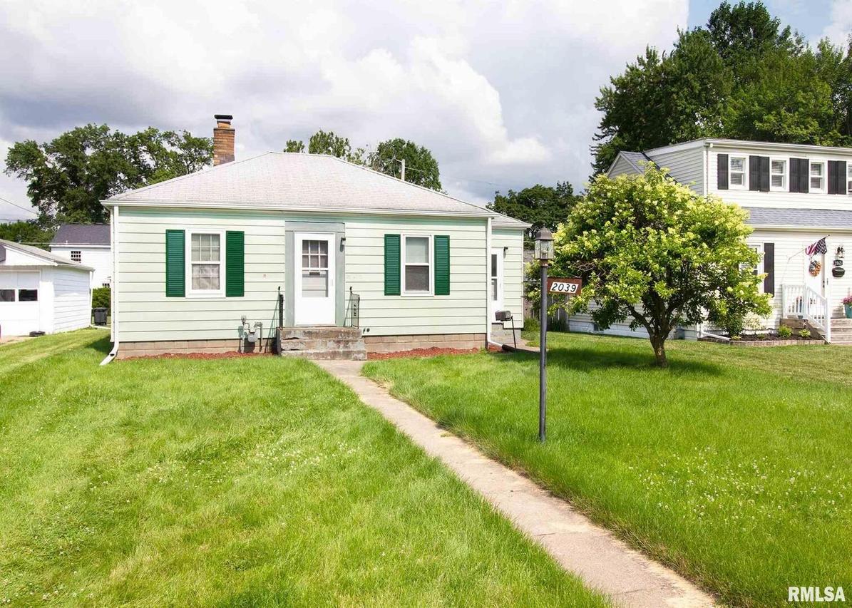 2039 36th St., Rock Island, IL 61201