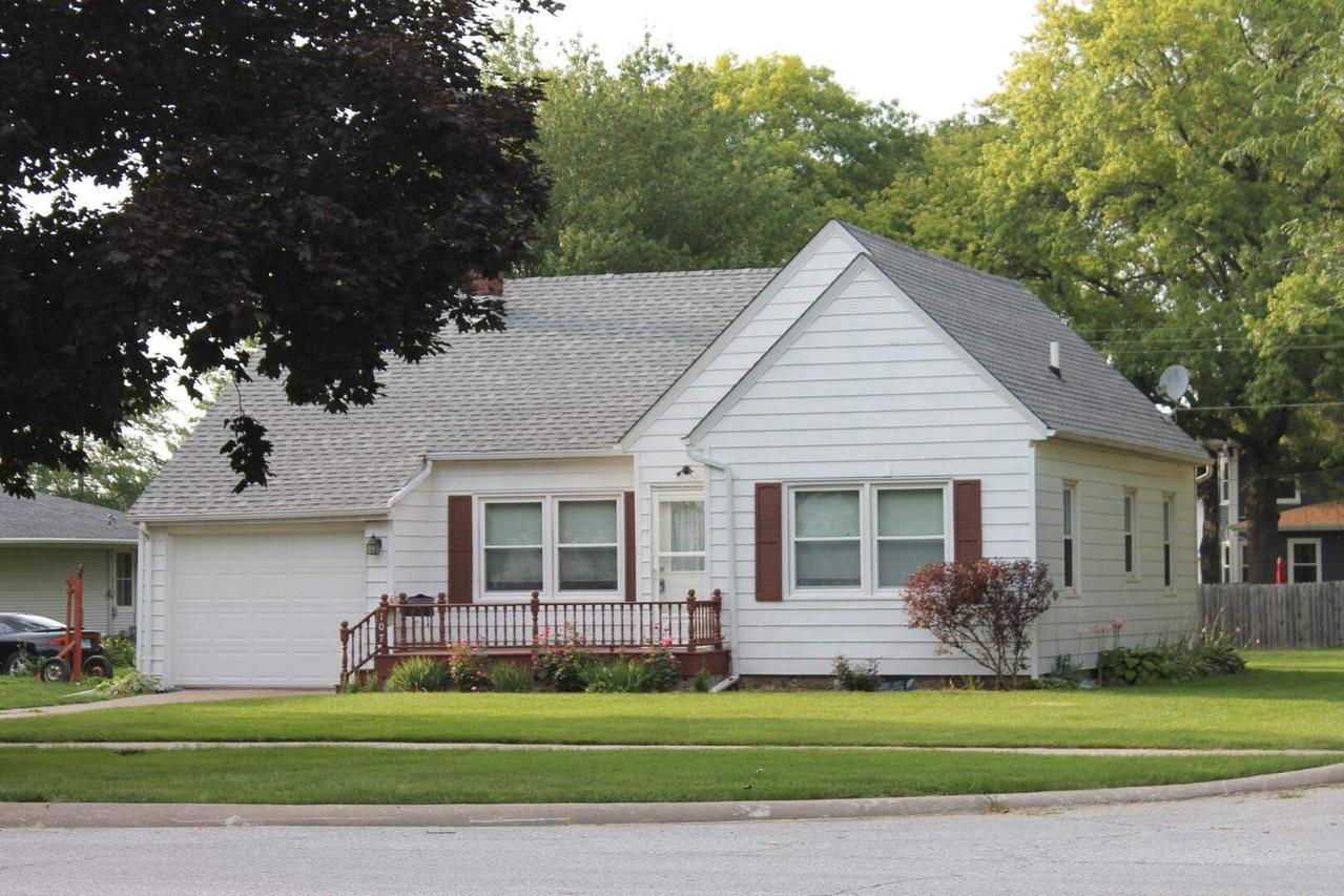 107 E Court St., Cambridge, IL 61238