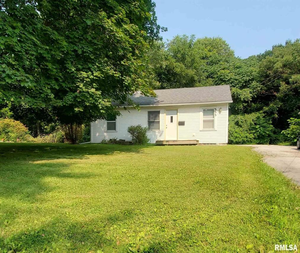 825 54th St. #B, Moline, IL 61265