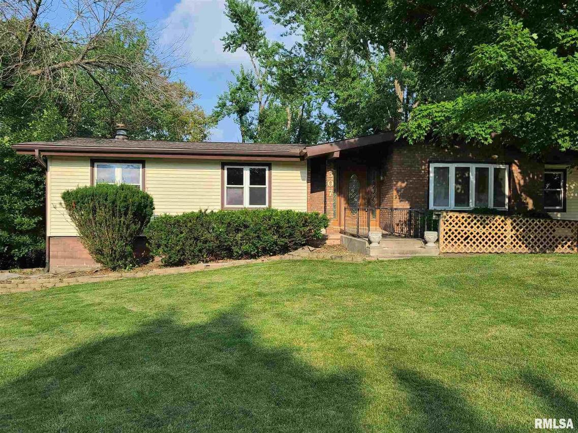 307 12th St., Fulton, IL 61252