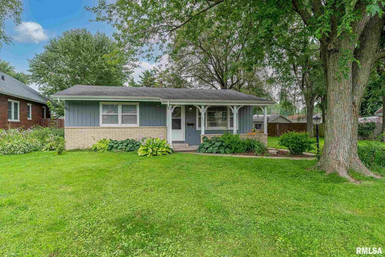 2215 43rd St., Rock Island, IL 61201