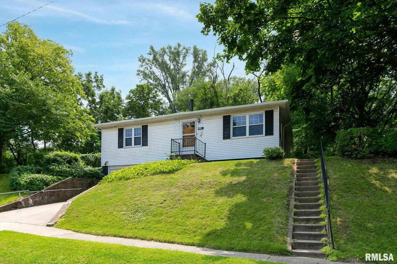 201 14th St., Silvis, IL 61282