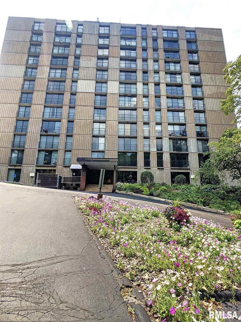 1800 7th St. #11C, East Moline, IL 61244