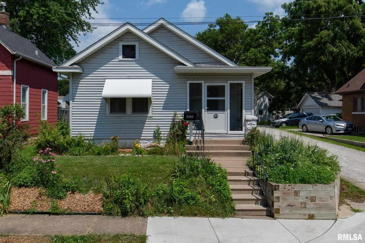 1815 15th Ave., Moline, IL 61265