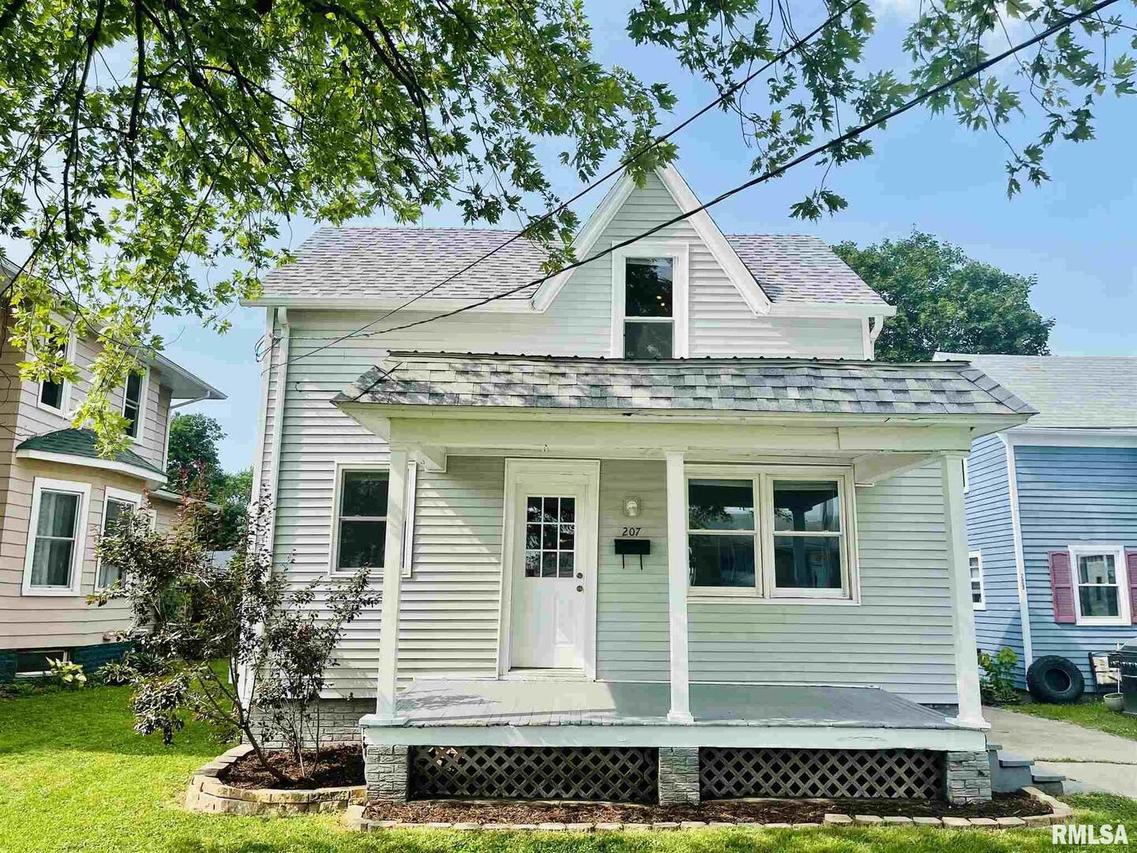207 NE 3rd St., Aledo, IL 61231