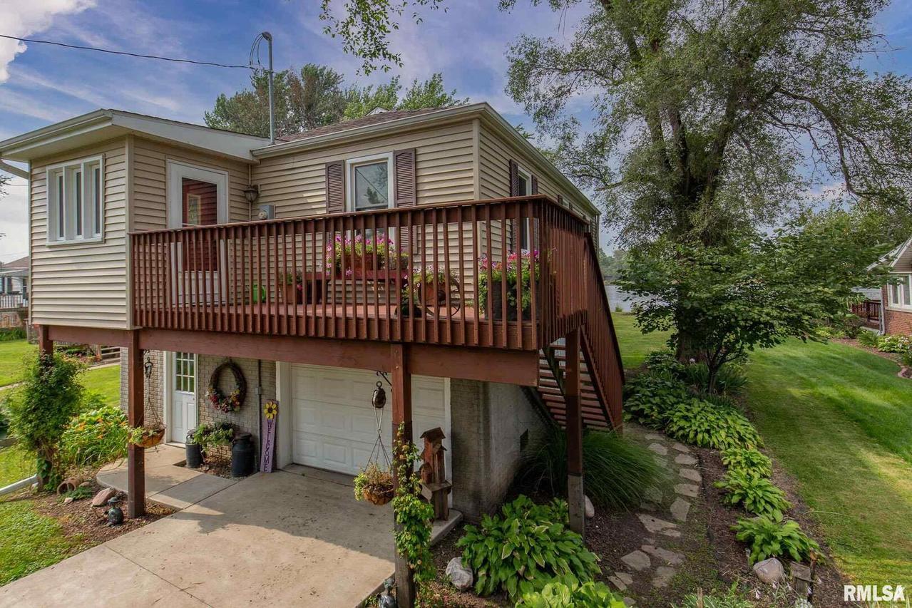 1611 S Shore Dr., Moline, IL 61265