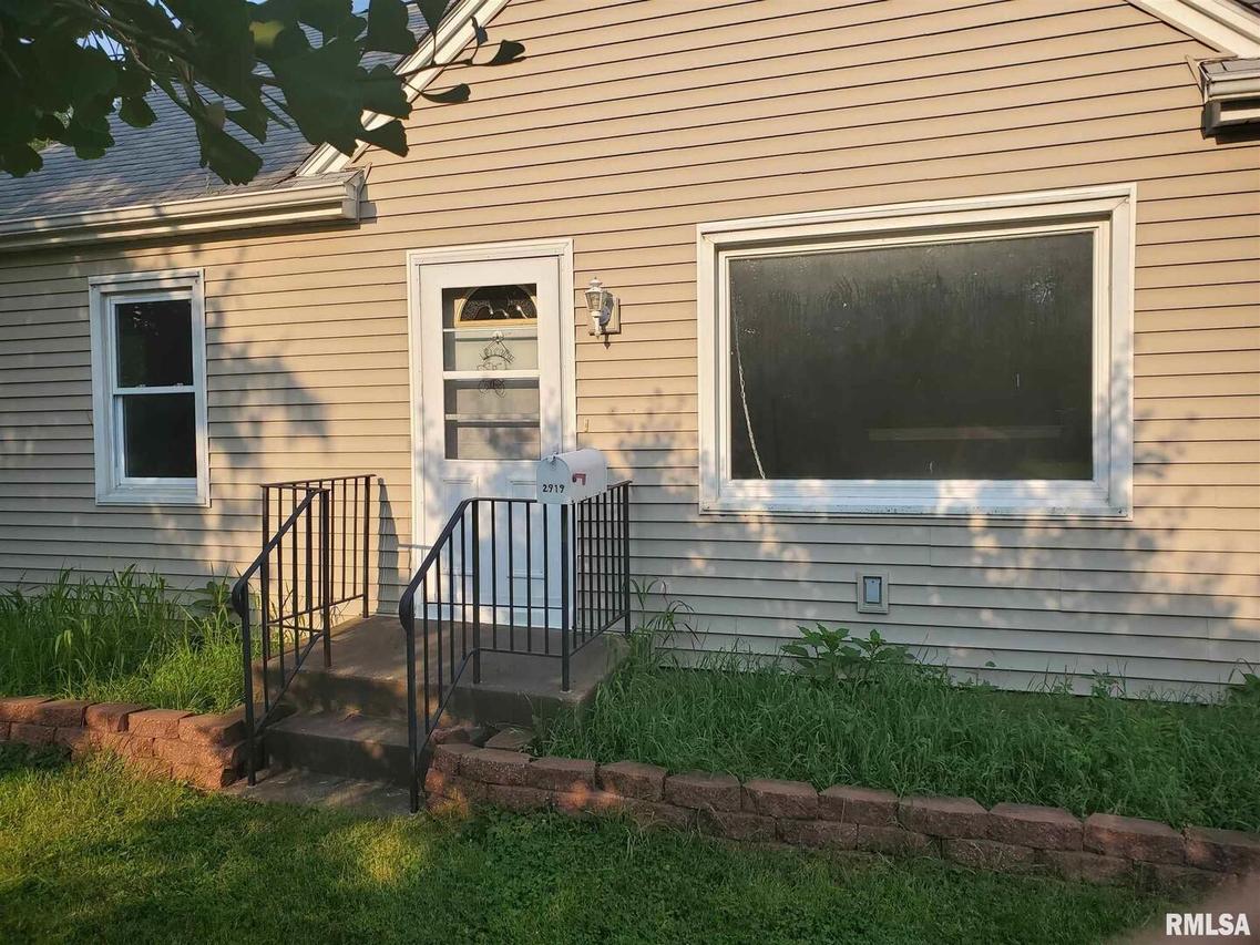 2919 42nd St., Rock Island, IL 61201