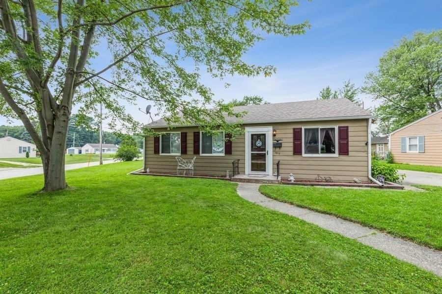 1017 40th St., Moline, IL 61265