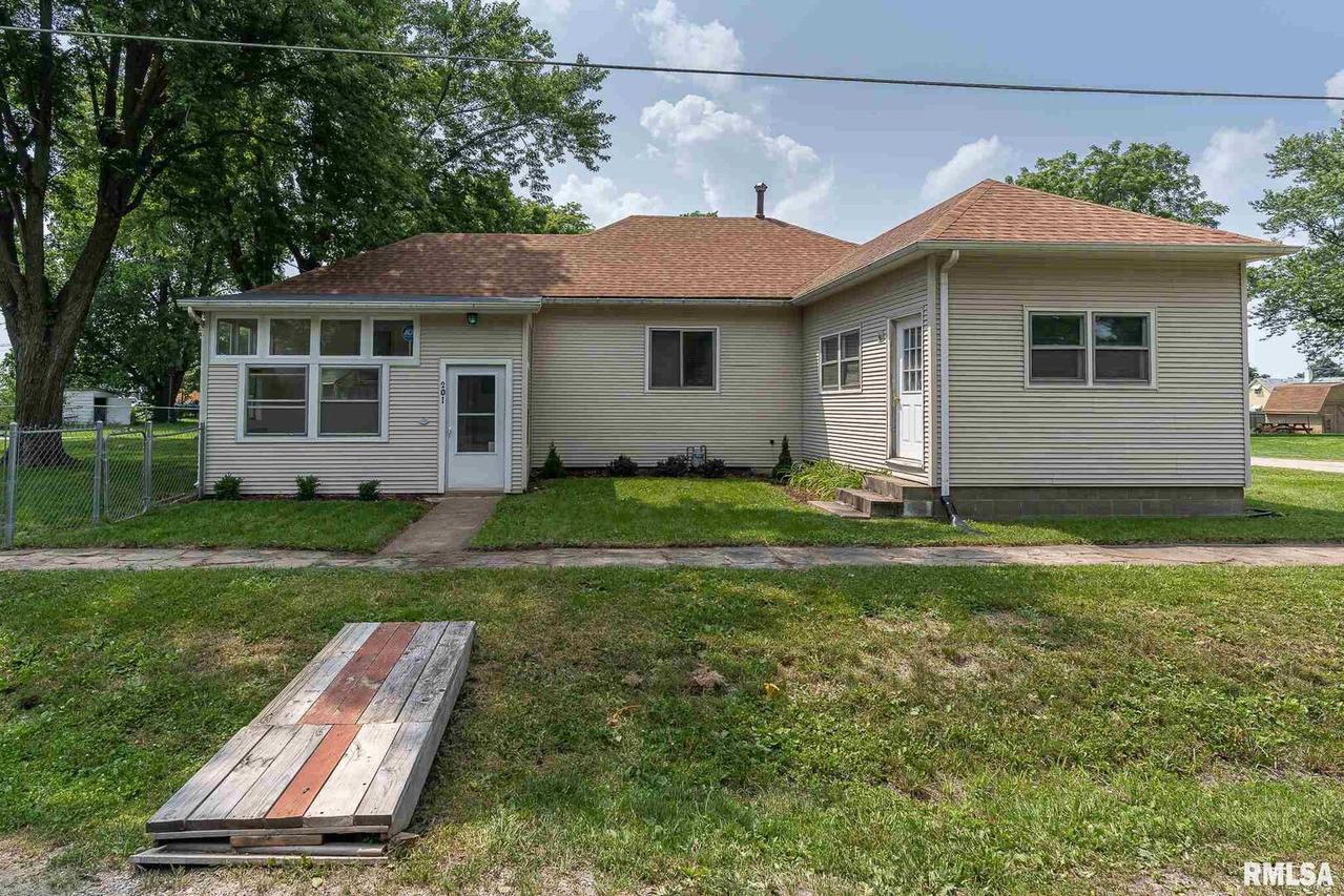 201 3rd Ave., Sherrard, IL 61281