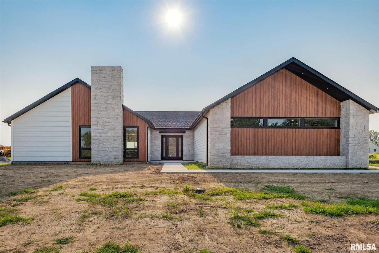 1908 Dew Drop Dr., Marion, IL 62959