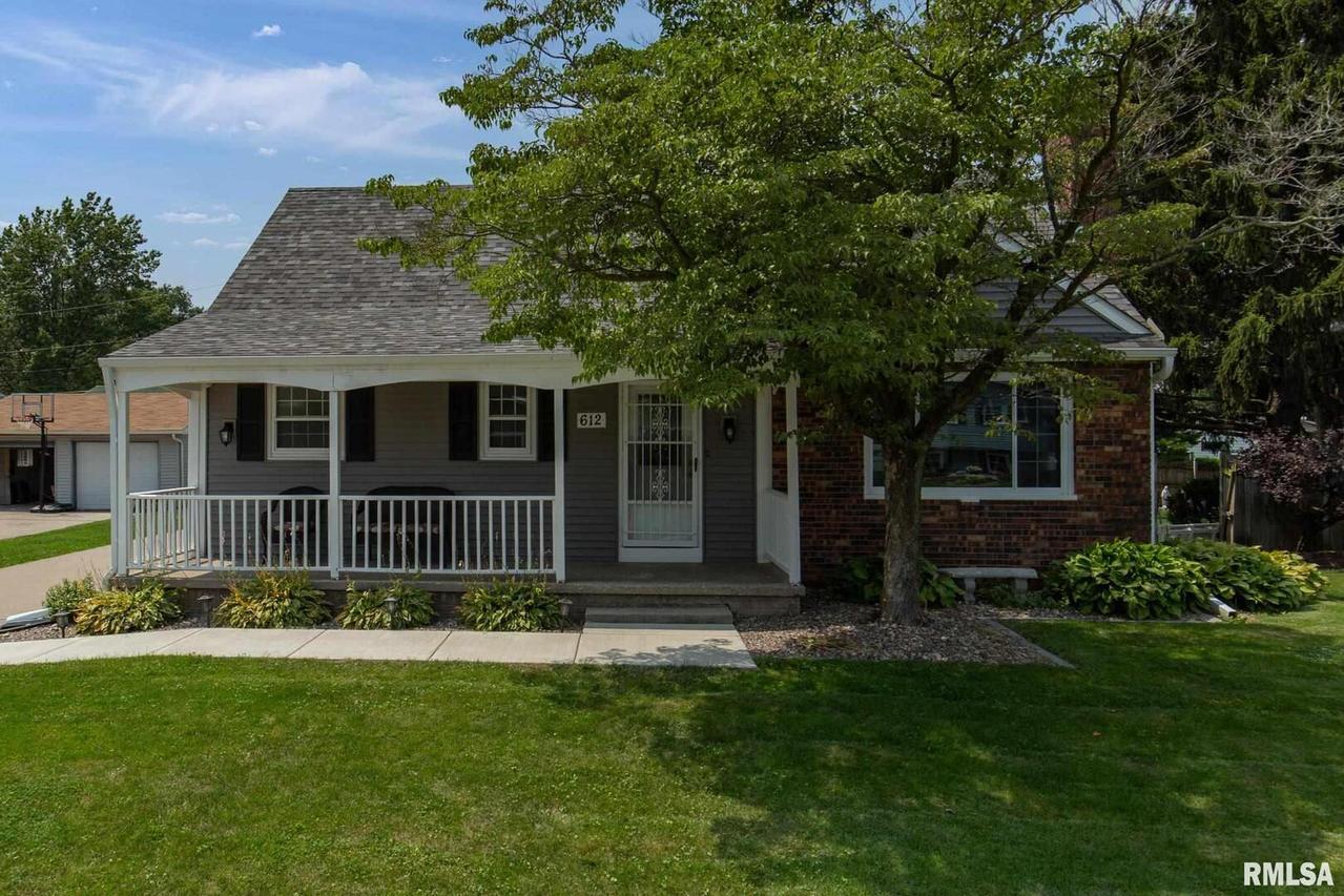 612 12th Ave., Hampton, IL 61256