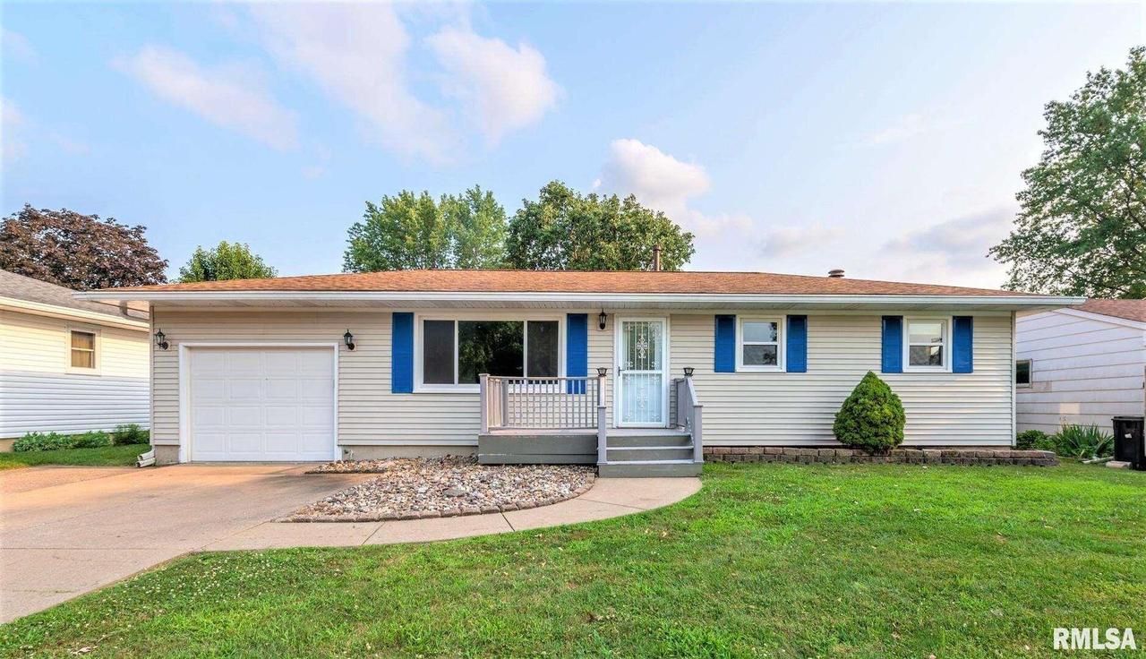 1006 5th St., Hampton, IL 61256