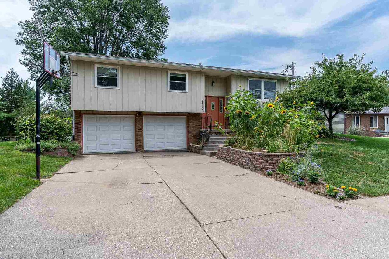 8910 33rd St., Rock Island, IL 61201