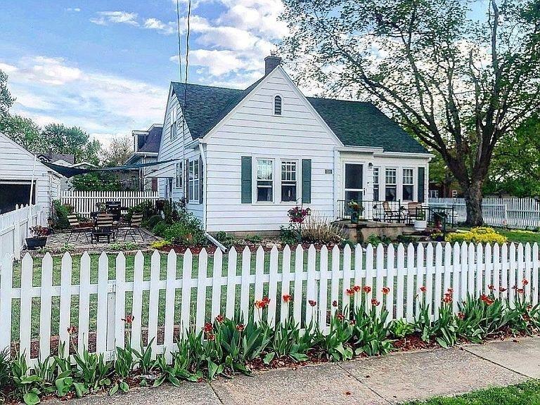 230 W Pearl St., Geneseo, IL 61254