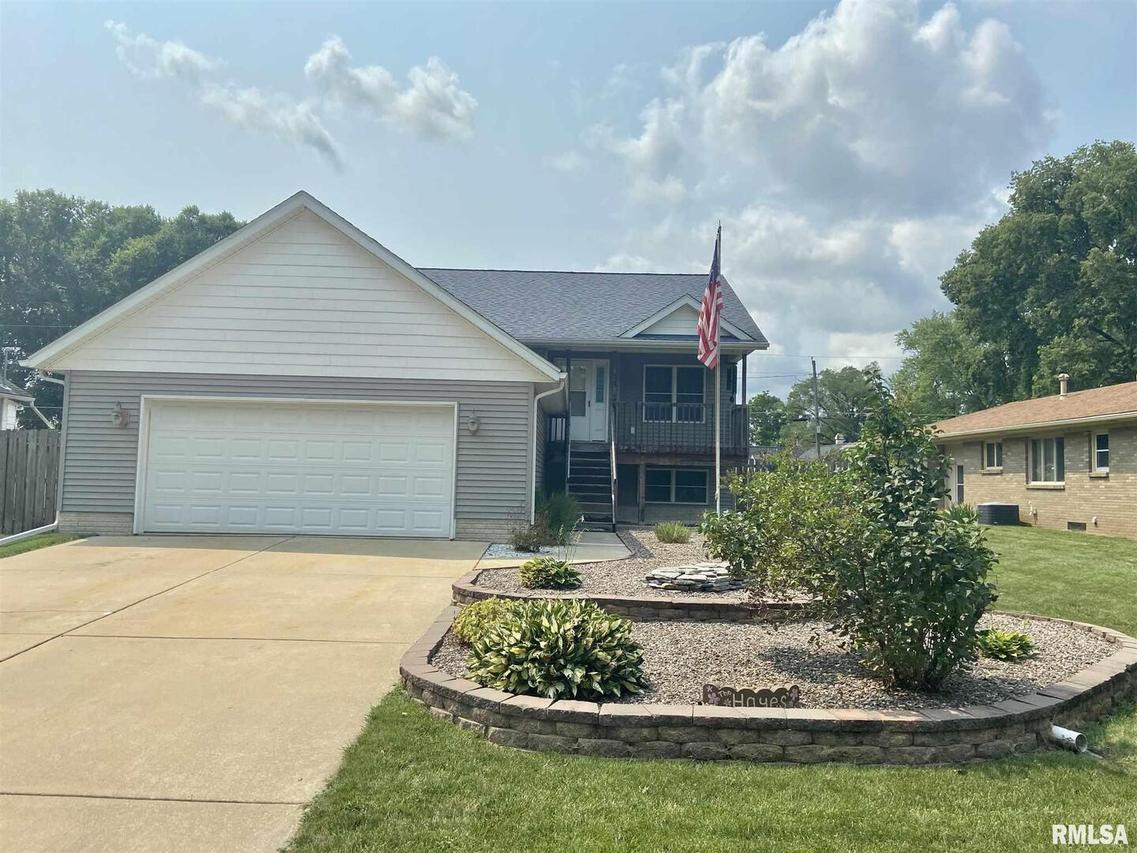 525 3rd Ave., Hampton, IL 61252