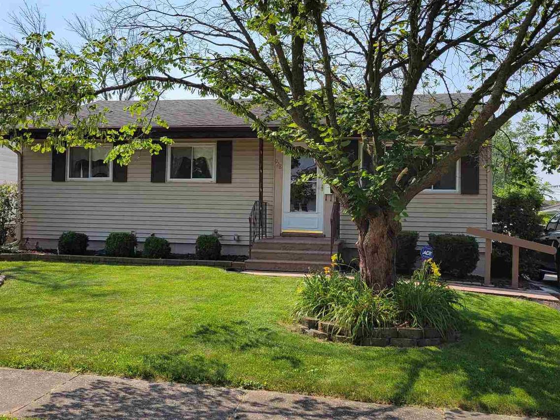 928 39th Ave., East Moline, IL 61244