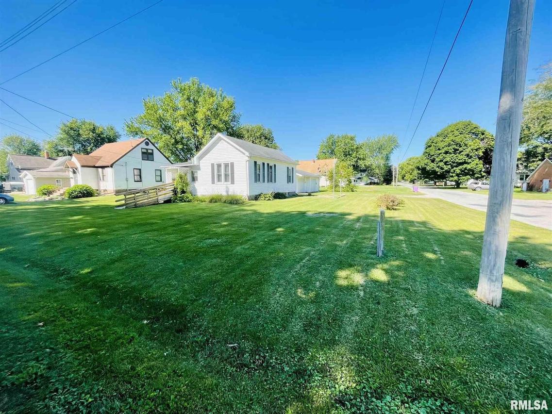 109 NW 5th Ave., Aledo, IL 61231