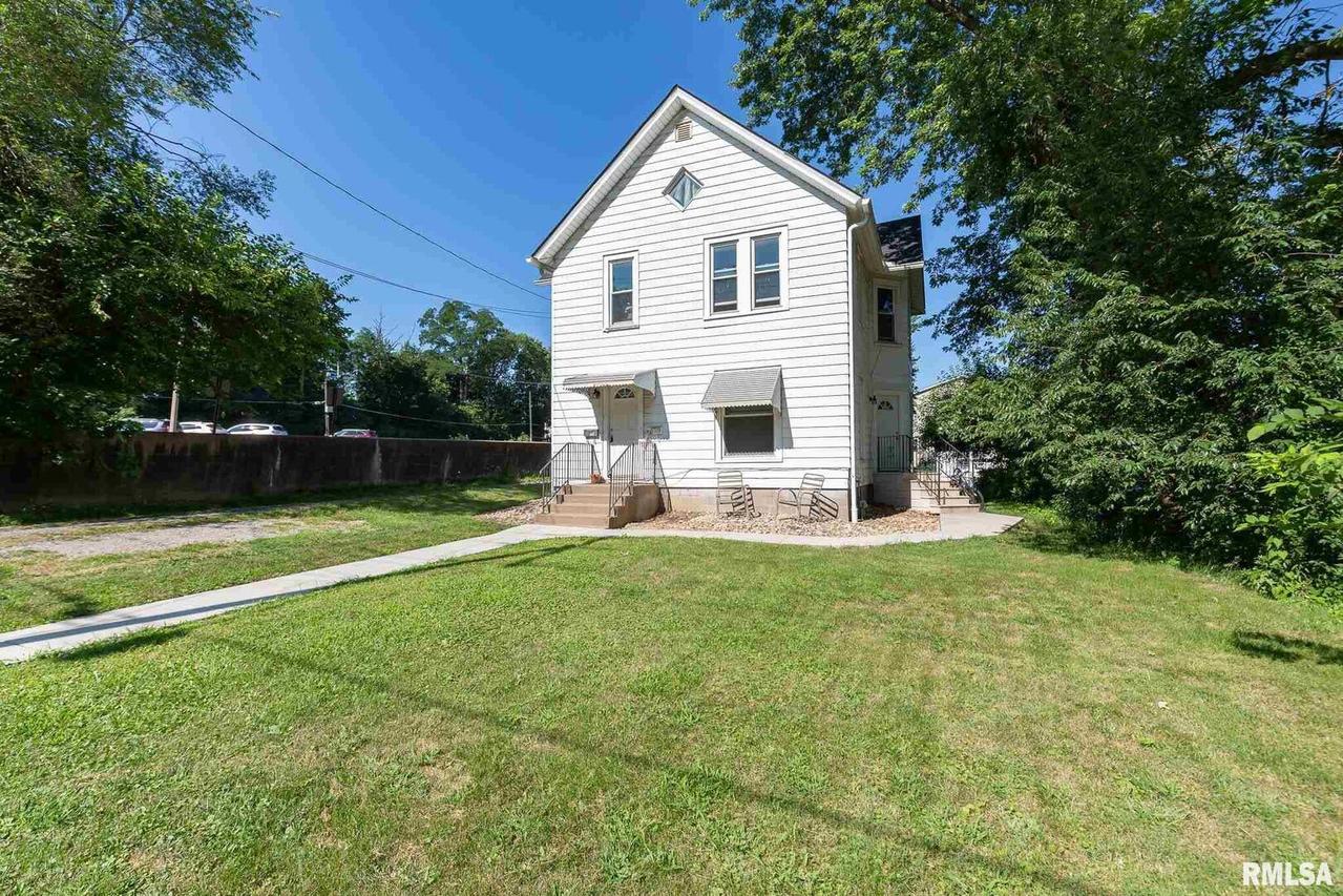 832 30th St., Rock Island, IL 61201