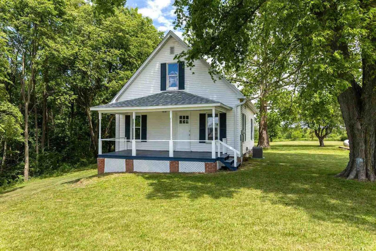 711 Us Hwy 67, Viola, IL 61486