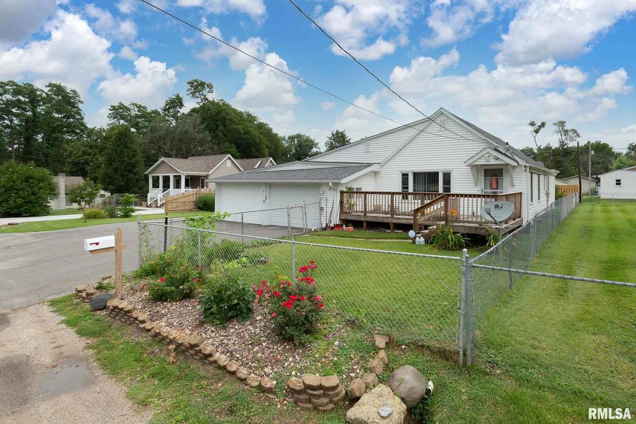 1815 28th Ave., East Moline, IL 61244