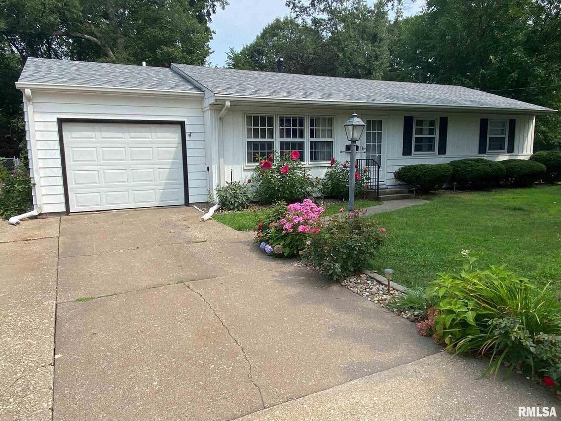 1138 52nd Street Ct., Moline, IL 61265