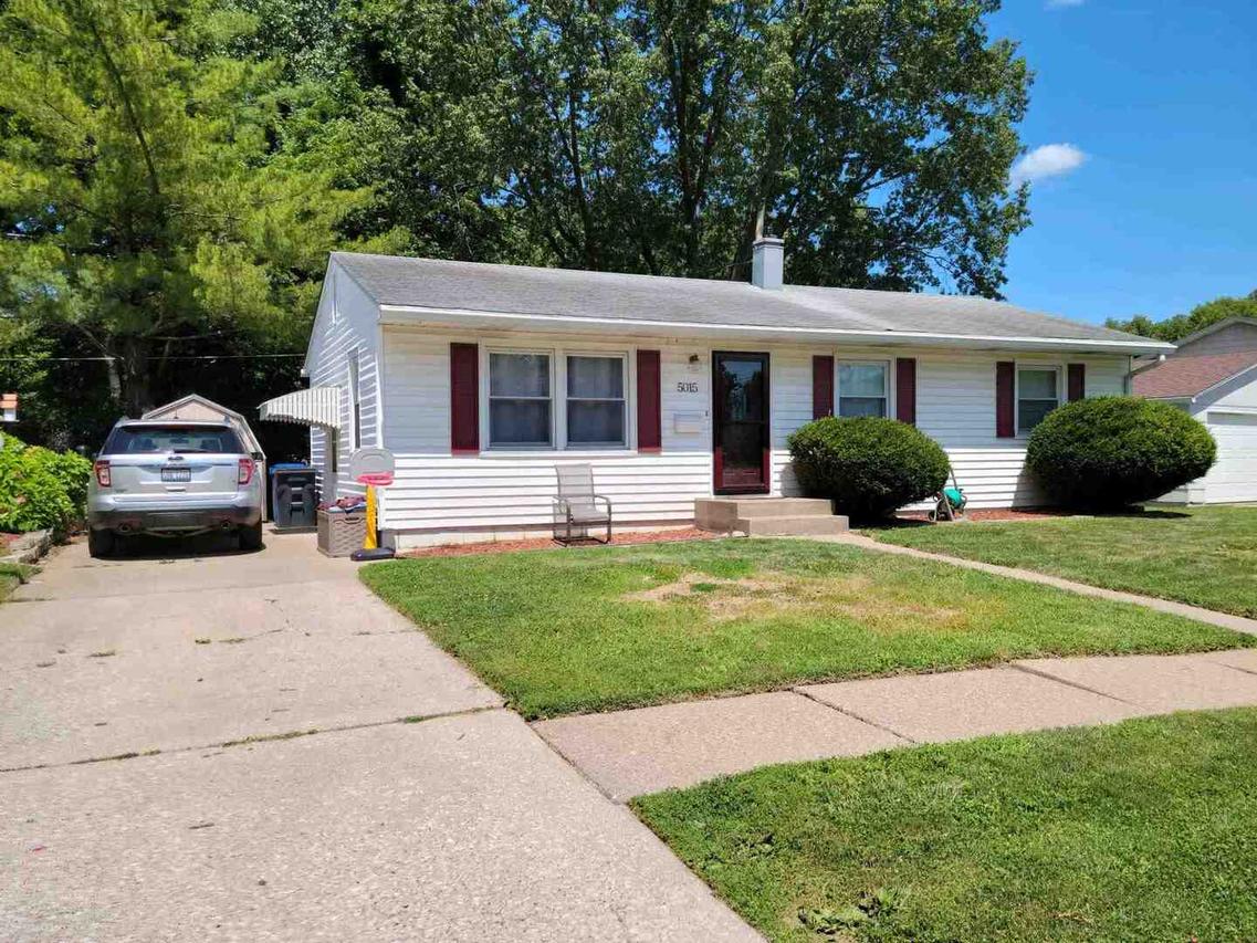 5015 10th Ave., Moline, IL 61265