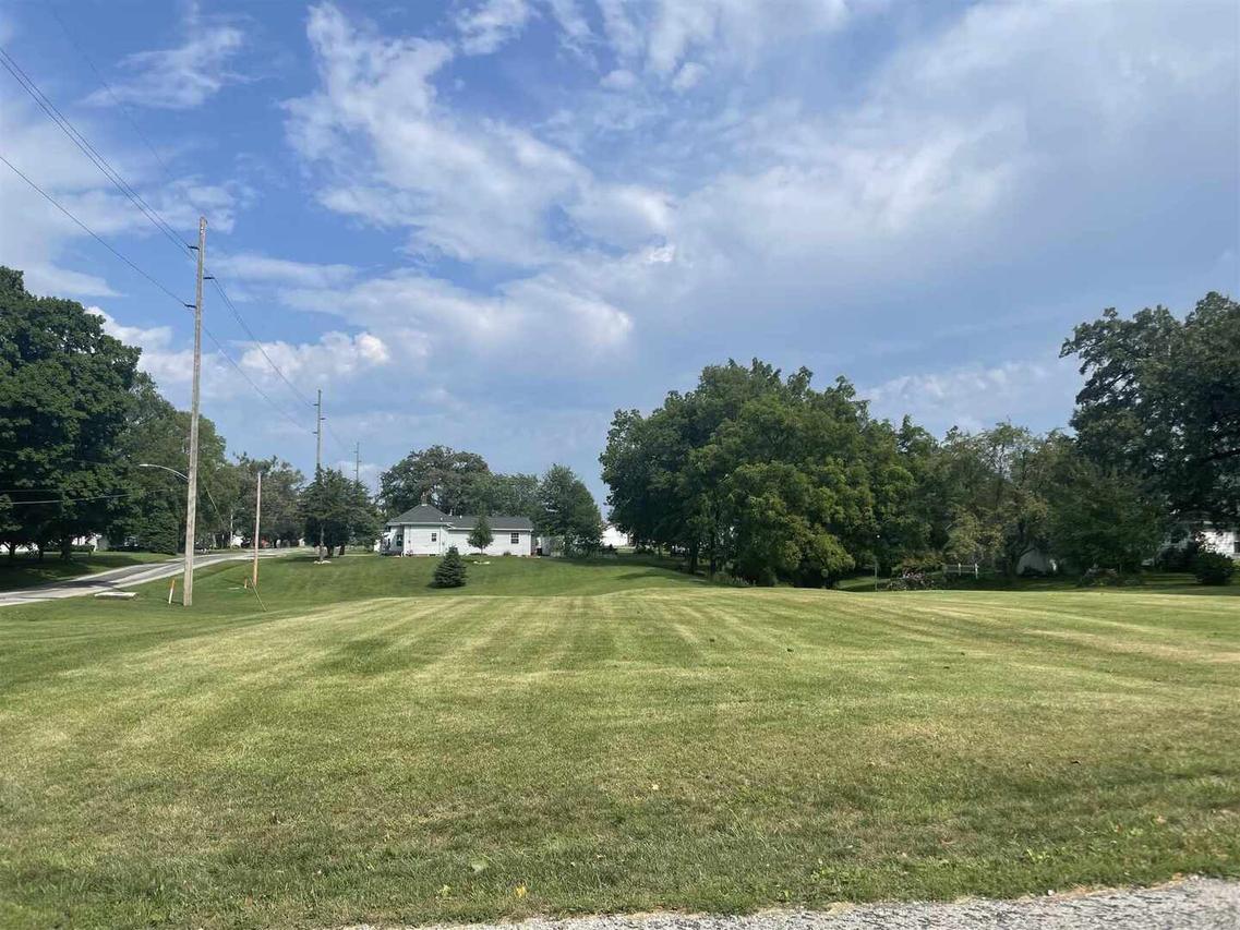 0000 15th St., Viola, IL 61486