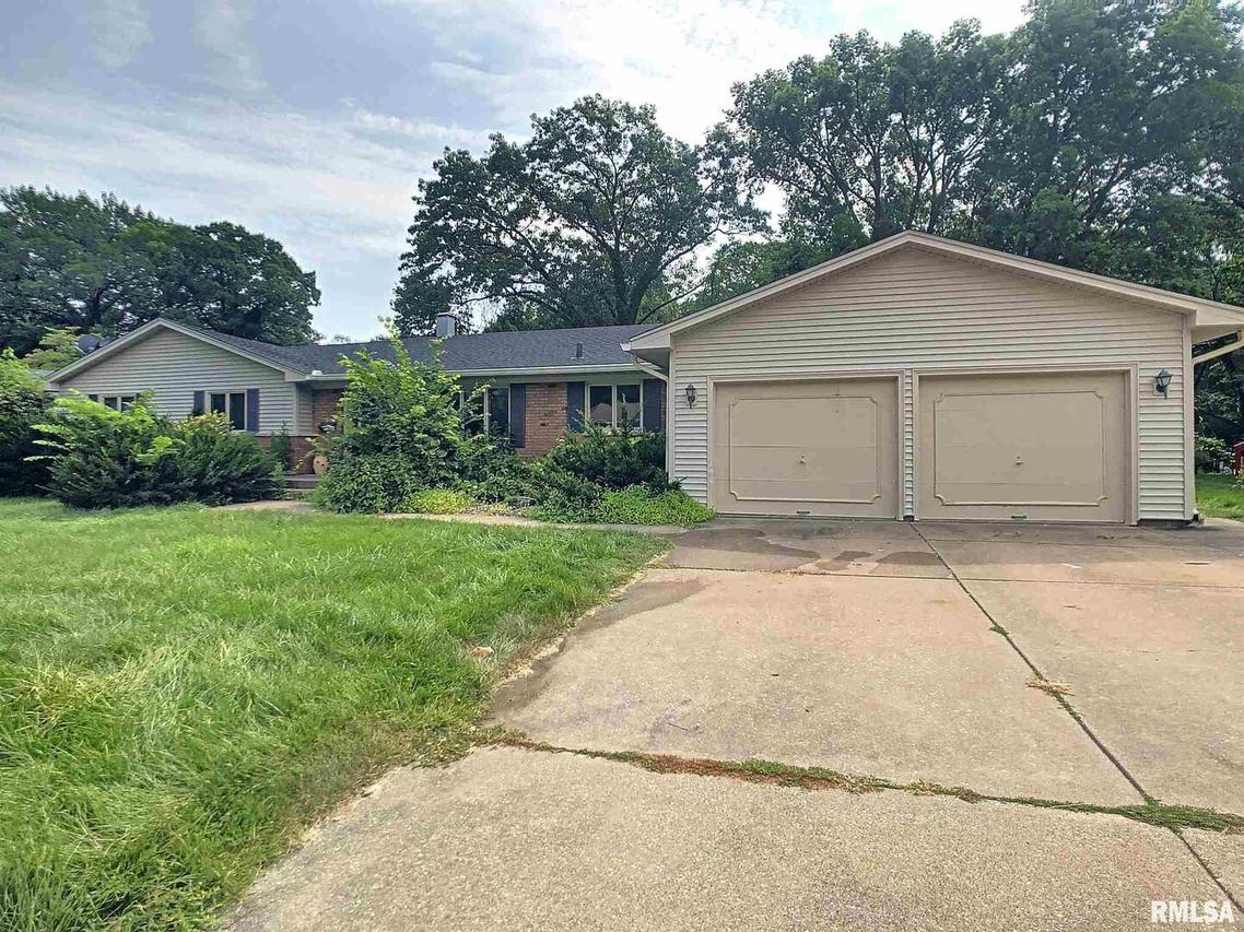 564 26th Avenue Ct., East Moline, IL 61244