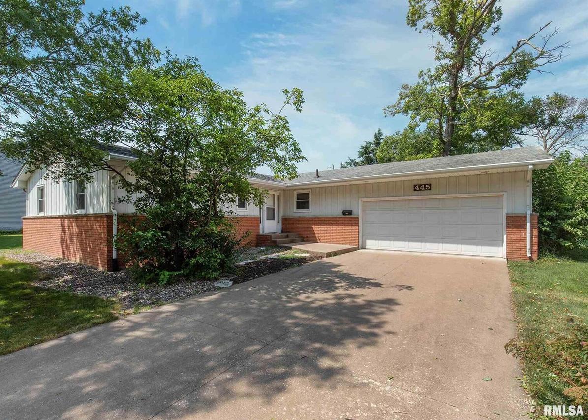 445 41st Ave., East Moline, IL 61244