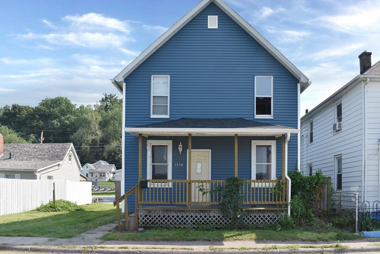 1338 15th Ave., East Moline, IL 61244