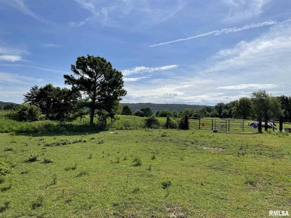 2575 Deneal Rd., Harrisburg, IL 62946