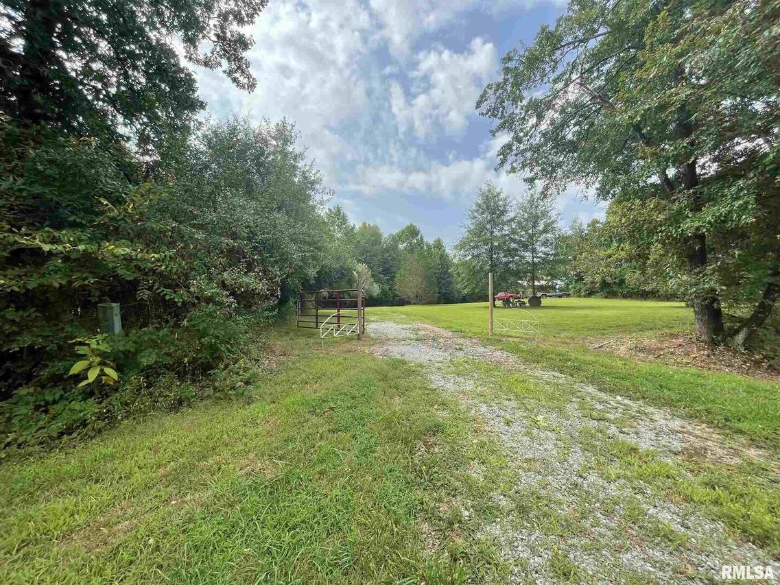 7918 S Rend City Rd., Sesser, IL 62884