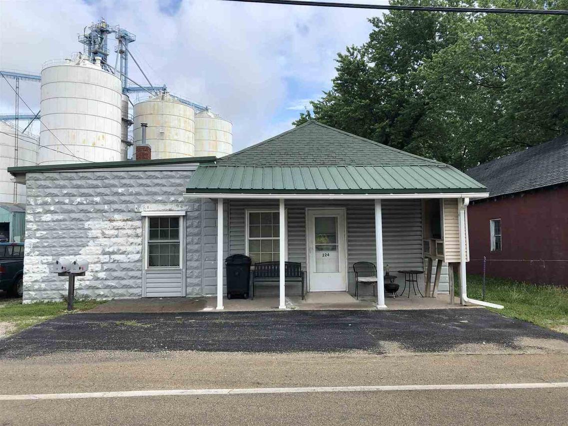 224 Main St., Hillsdale, IL 61257