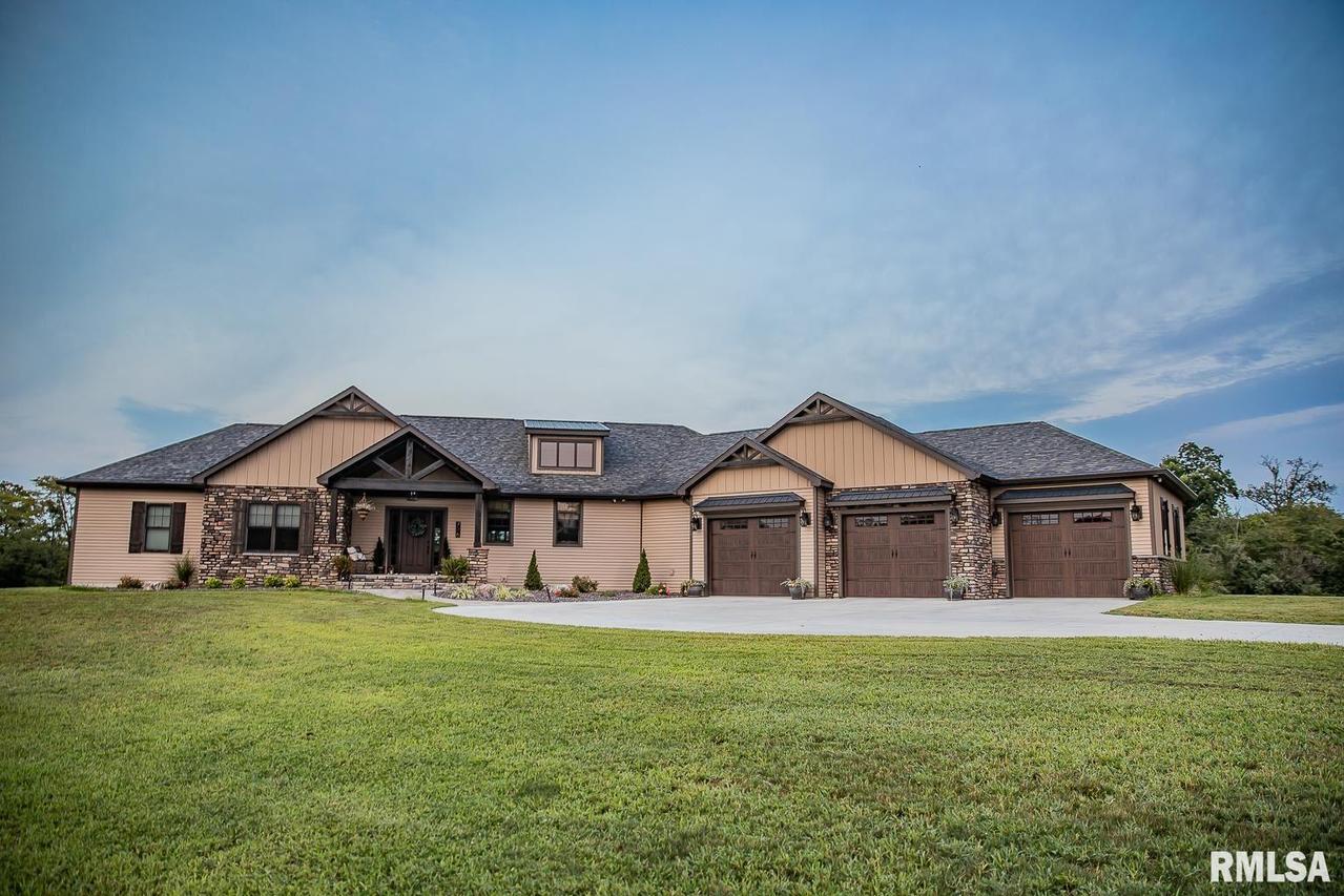 726 Hidden Lakes Rd., Duquoin, IL 62832