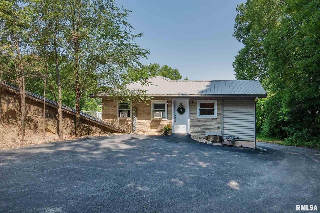 1718 5th Ave., Rapids City, IL 61278